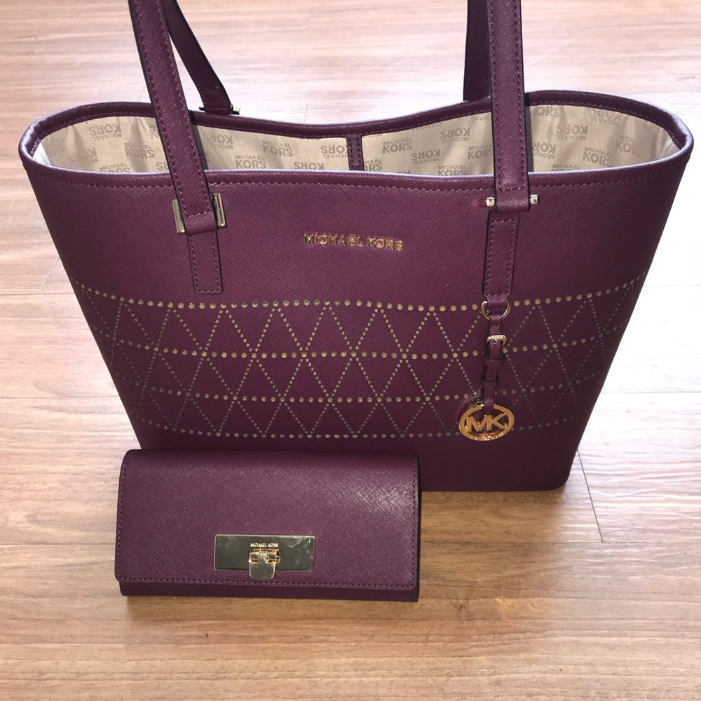 Beautiful Michael Kors Tote and Wallet